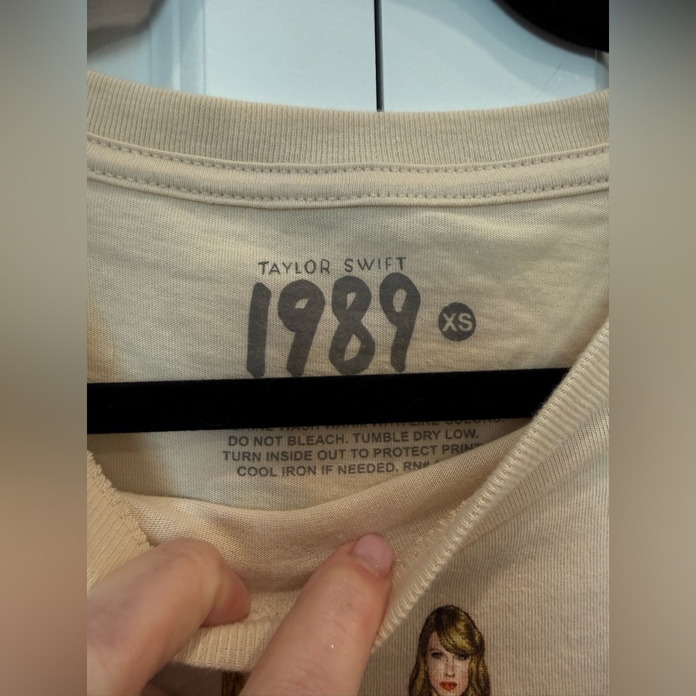 Taylor Swift 1989 Taylor’s Version Long Sleeve T-Shirt (RARE) - Picture 5 of 6